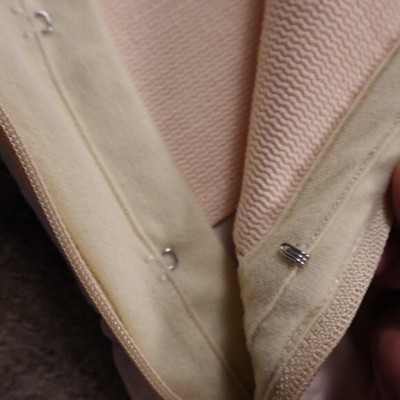 ContourMD Post Surgery Compression capri leggings slit crotch women's XL rose - Picture 5 of 12